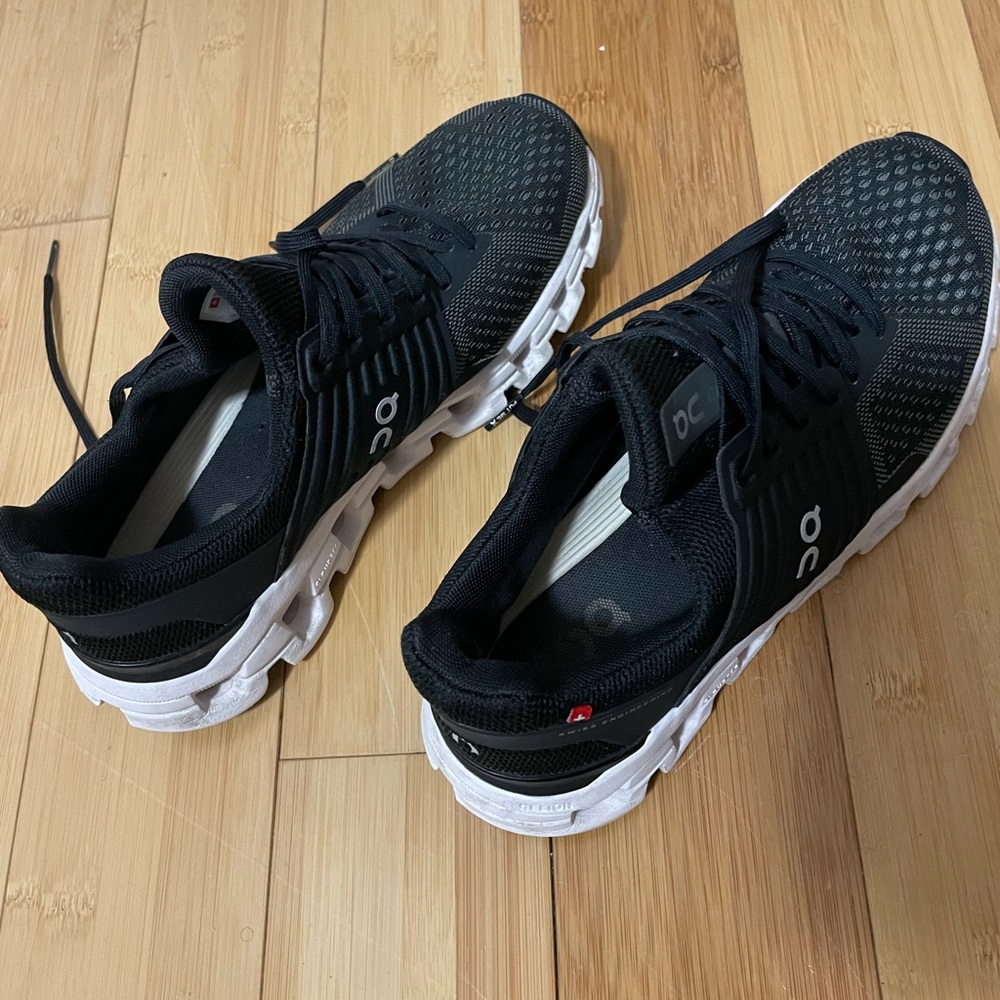 Black on cloudswift women’s size 8.5